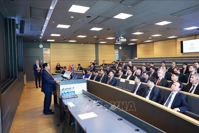 Thủ tướng Phạm Minh Chính phát biểu khi đến thăm Đại học Uppsala. Ảnh: Dương Giang-TTXVN

