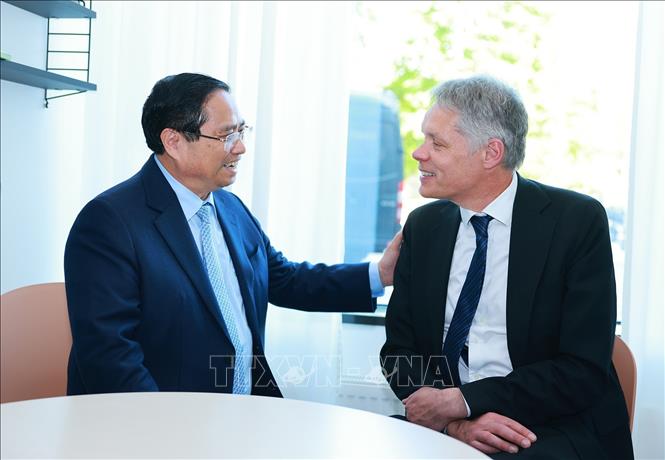 Thủ tướng Phạm Minh Chính gặp chuyên gia, nhà khoa học đoạt giải Nobel của Đại học Uppsala. Ảnh: Dương Giang-TTXVN
