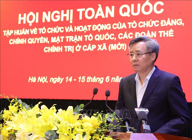Đồng chí Nguyễn Quang Dương, Ủy viên Trung ương Đảng, Phó Trưởng Ban Tổ chức Trung ương giới thiệu chuyên đề: 