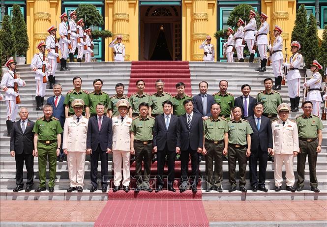 Chủ tịch nước Lương Cường với các đại biểu. Ảnh: Lâm Khánh - TTXVN