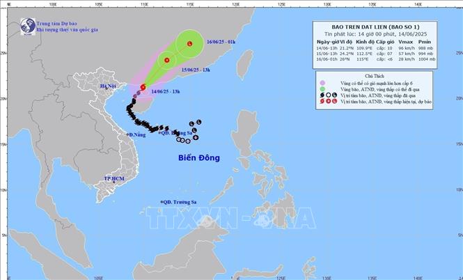 Hướng di chuyển của bão số 01 lúc 14 h ngày 14/6/2025. Ảnh: TTXVN phát

