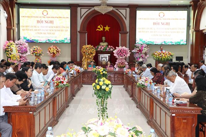 Hội nghị sơ kết 6 tháng đầu năm 2025 của Hội Khuyến học Cụm 8 – Đồng bằng sông Cửu Long. Ảnh: Minh Trí - TTXVN