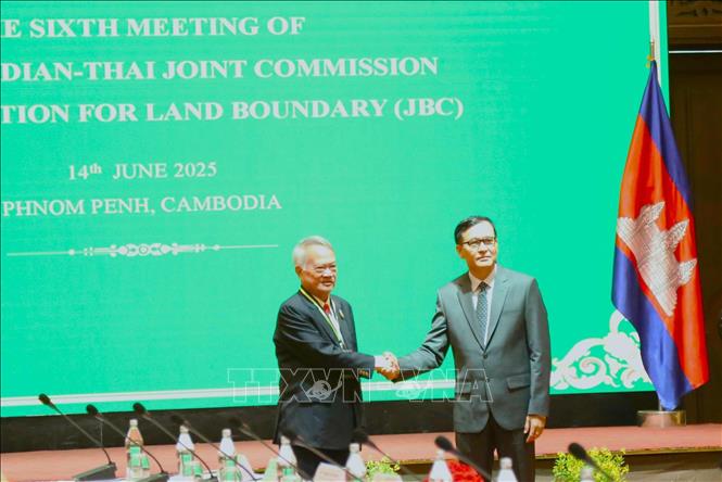 Trưởng đoàn Campuchia và Thái Lan tại cuộc họp JBC, ngày 14/6/2025. Ảnh: Huỳnh Thảo - PV TTXVN tại Campuchia