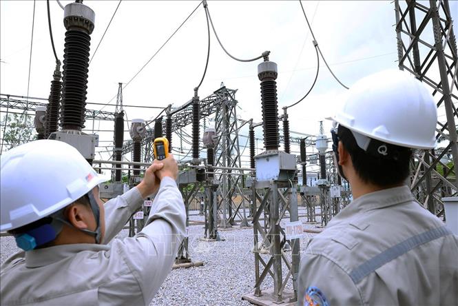 Kiểm tra, vận hành cung cấp điện tại Trạm biến áp 110 kV của nhà máy nhiệt điện Na Dương, thị trấn Na Dương, huyện Lộc Bình (Lạng Sơn). Ảnh: Vũ Sinh - TTXVN