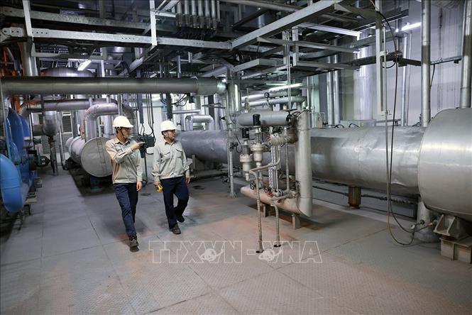 Trực vận hành điện ở nhà máy nhiệt điện Na Dương, thị trấn Na Dương, huyện Lộc Bình (Lạng Sơn). Ảnh: Vũ Sinh - TTXVN