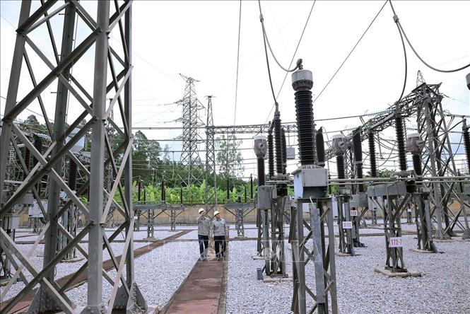 Kiểm tra, vận hành cung cấp điện tại Trạm biến áp 110 kV của nhà máy nhiệt điện Na Dương, thị trấn Na Dương, huyện Lộc Bình (Lạng Sơn). Ảnh: Vũ Sinh - TTXVN