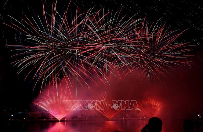 Màn trình diễn mang tên “Stardust” của đội pháo hoa đến từ Canada. Ảnh: Quốc Dũng - TTXVN