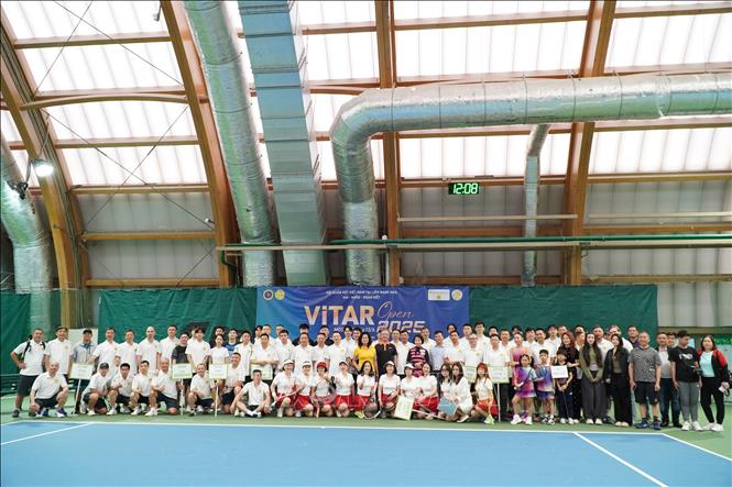 Các tay vợt tham gia Giải quần vợt VITAR Open hè 2025. Ảnh: Tâm Hằng - phóng viên TTXVN tại LB Nga