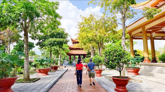 Visitors to Truc Lam Zen Monastery enjoy a peaceful walk while exploring the monastery. VNA Photo: Thanh Sang