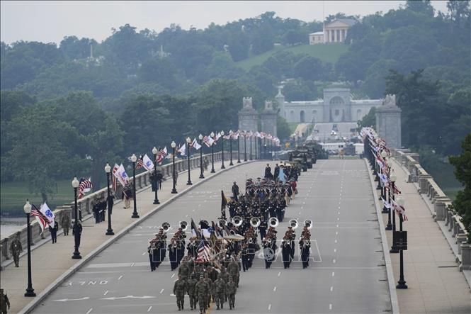 Các khối quân nhân tham gia lễ diễu binh kỷ niệm 250 năm ngày thành lập Lục quân ở Washington, Mỹ ngày 14/6/2025. Ảnh: AP/TTXVN