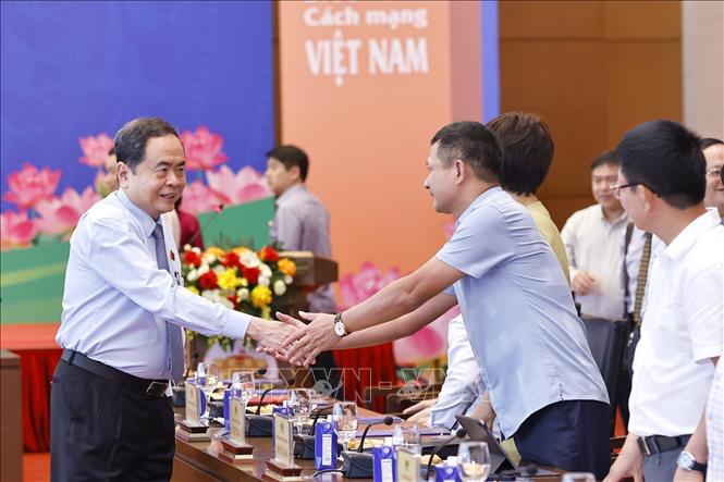 Chủ tịch Quốc hội Trần Thanh Mẫn với lãnh đạo các cơ quan quản lý báo chí, cơ quan báo chí. Ảnh: Doãn Tấn - TTXVN