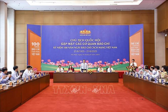 Chủ tịch Quốc hội Trần Thanh Mẫn gặp mặt lãnh đạo các cơ quan báo chí nhân kỷ niệm 100 năm Ngày Báo chí Cách mạng Việt Nam (21/6/1925 - 21/6/2025). Ảnh: Doãn Tấn - TTXVN