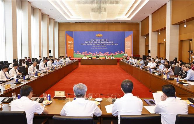 Chủ tịch Quốc hội Trần Thanh Mẫn gặp mặt lãnh đạo các cơ quan báo chí nhân kỷ niệm 100 năm Ngày Báo chí Cách mạng Việt Nam (21/6/1925 - 21/6/2025). Ảnh: Doãn Tấn - TTXVN