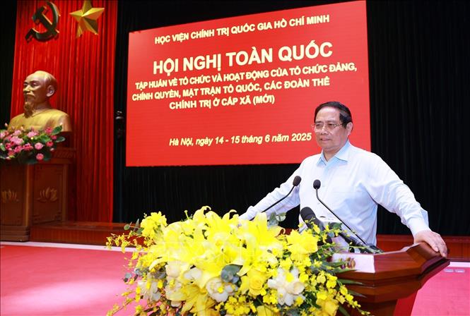 Thủ tướng Phạm Minh Chính phát biểu bế mạc Hội nghị toàn quốc tập huấn về tổ chức và hoạt động của tổ chức Đảng, chính quyền, MTTQ, các đoàn thể chính trị ở cấp xã (mới). Ảnh: Dương Giang-TTXVN 
