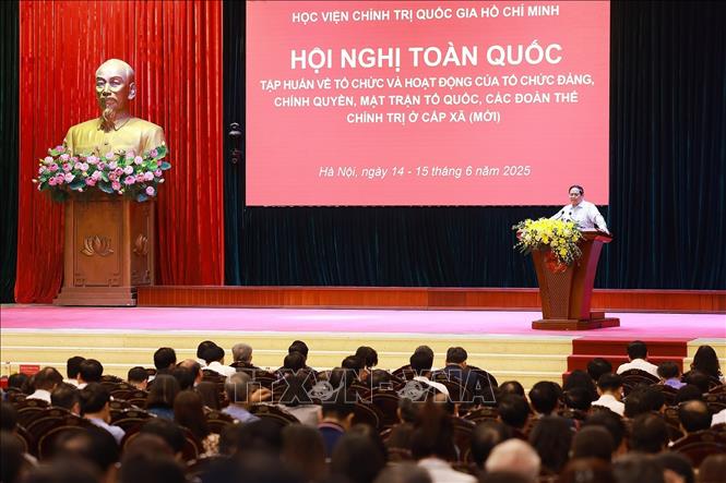 Thủ tướng Phạm Minh Chính phát biểu bế mạc Hội nghị toàn quốc tập huấn về tổ chức và hoạt động của tổ chức Đảng, chính quyền, MTTQ Việt Nam, các đoàn thể chính trị ở cấp xã (mới). Ảnh: Dương Giang-TTXVN 
