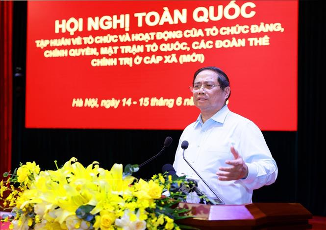 Thủ tướng Phạm Minh Chính phát biểu bế mạc Hội nghị toàn quốc tập huấn về tổ chức và hoạt động của tổ chức Đảng, chính quyền, MTTQ, các đoàn thể chính trị ở cấp xã (mới). Ảnh: Dương Giang-TTXVN 
