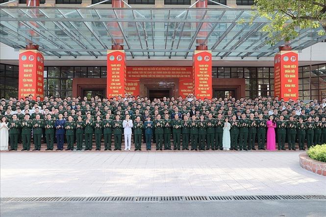 Đại tướng Phan Văn Giang, Bộ trưởng Bộ Quốc phòng với các đại biểu. Ảnh: An Đăng - TTXVN