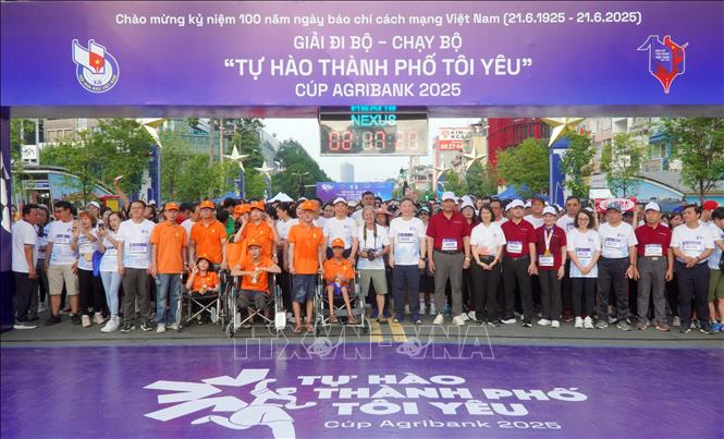 Giải đi bộ - chạy bộ “Tự hào Thành phố tôi yêu” Cúp Agribank 2025 nhân kỷ niệm 100 năm Ngày Báo chí Cách mạng Việt Nam (21/6/1925 – 21/6/2025). Ảnh Trung Tuyến – TTXVN
