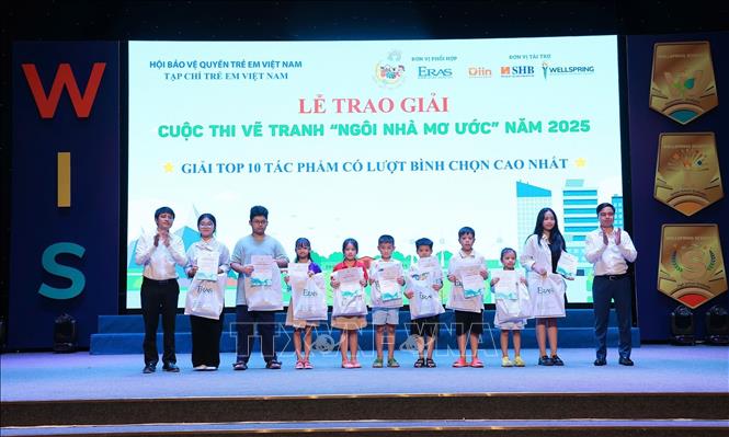 Top 10 tác phẩm có lượt bình chọn cao nhất. Ảnh: Hạnh Quyên-TTXVN