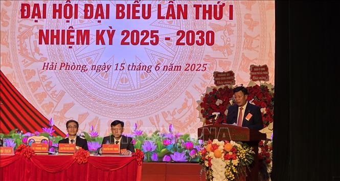 Ông Lê Trung Kiên, Bí thư Đảng ủy, Trưởng ban Ban quản lý Khu kinh tế Hải Phòng phát biểu. Ảnh: Minh Thu - TTXVN