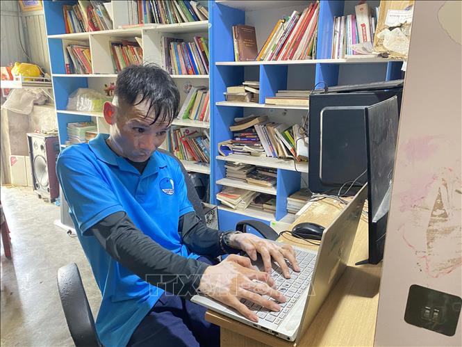 Anh Lê Thái Bình luôn nỗ lực vươn lên trong cuộc sống. Ảnh: Hữu Quyết - TTXVN