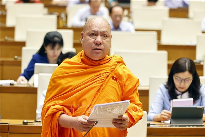 Thượng tọa Lý Minh Đức, Đại biểu Quốc hội Sóc Trăng phát biểu. Ảnh: Doãn Tấn - TTXVN