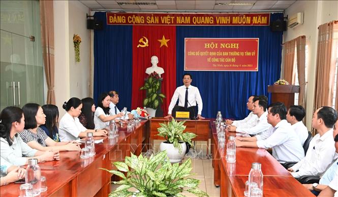 Ông Nguyễn Mạnh Hùng, Bí thư Tỉnh ủy, Chủ tịch HĐND tỉnh Tây Ninh phát biểu tại Hội nghị. Ảnh: Thanh Tân - TTXVN