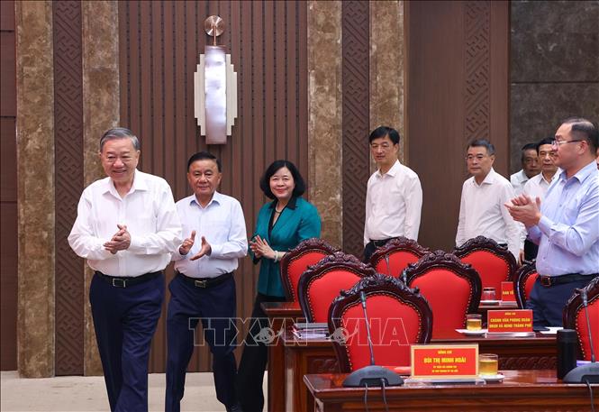Tổng Bí thư Tô Lâm dự và chủ trì buổi làm việc với Ban Thường vụ Thành ủy Hà Nội. Ảnh: Văn Điệp – TTXVN