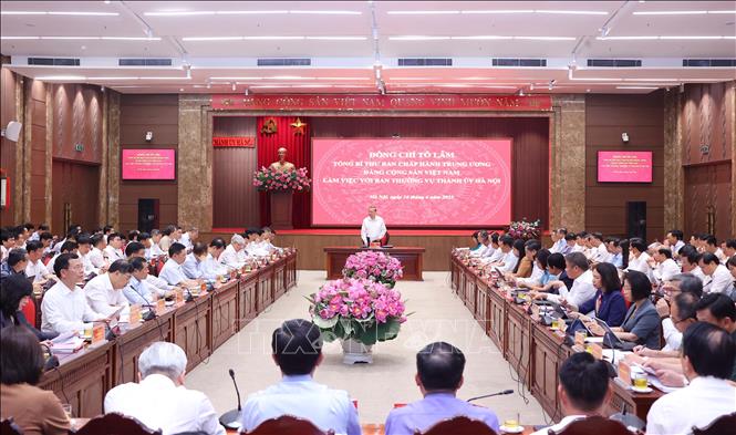 Toàn cảnh buổi làm việc của Tổng Bí thư Tô Lâm với Ban Thường vụ Thành ủy Hà Nội. Ảnh: Văn Điệp – TTXVN