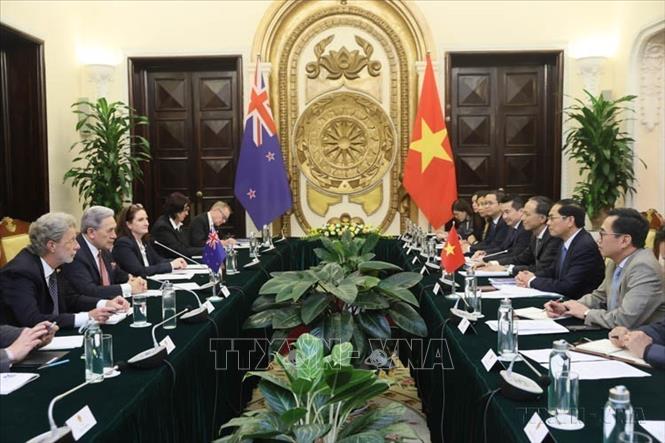 Bộ trưởng Ngoại giao Bùi Thanh Sơn và Phó Thủ tướng, Bộ trưởng Ngoại giao New Zealand Winston Peters đồng chủ trì Hội nghị Bộ trưởng Ngoại giao Việt Nam - New Zealand lần thứ 2 (Hà Nội, 5/6/2024). Ảnh: An Đăng – TTXVN
 