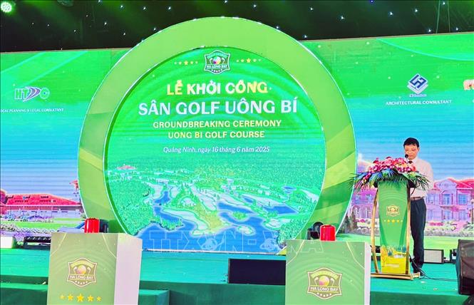 Phó Chủ tịch UBND tỉnh Nghiêm Xuân Cường phát biểu tại lễ khởi công. Ảnh: TTXVN phát