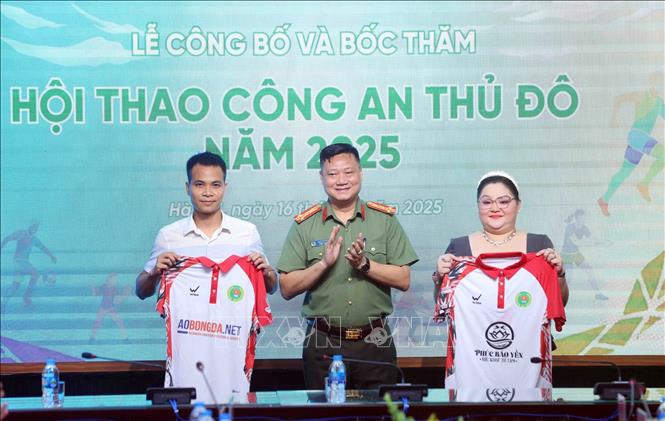 Hơn 900 vận động viên từ 30 đoàn thể thao góp mặt tại Hội thao Công an Thủ đô 2025. Ảnh: Phạm Kiên - TTXVN.