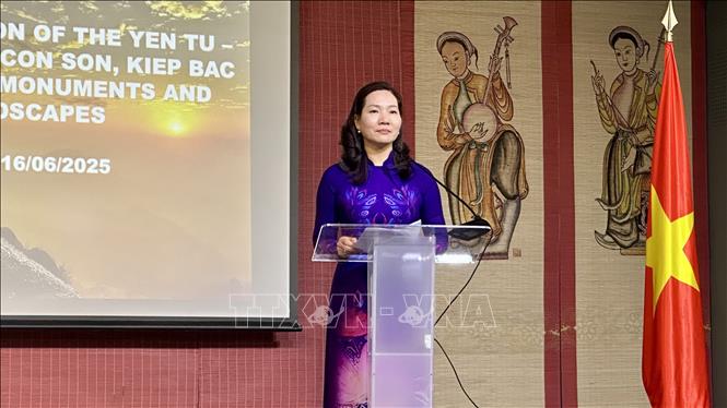 Phó Chủ tịch UBND tỉnh Quảng Ninh Nguyễn Thị Hạnh phát biểu tại sự kiện quảng bá và vận động để Quần thể Di tích Yên Tử - Vĩnh Nghiêm - Côn Sơn - Kiếp Bạc được công nhận là Di sản Thế giới. Ảnh : Thu Hà (P/v TTXVN tại Pháp)