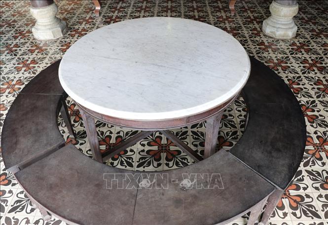 Binh Thuy ancient house is home to a rich collection of antiques, both historically and aesthetically significant. Notable items include a marble table set from Yunnan (China). VNA Photo: Hồng Nhung