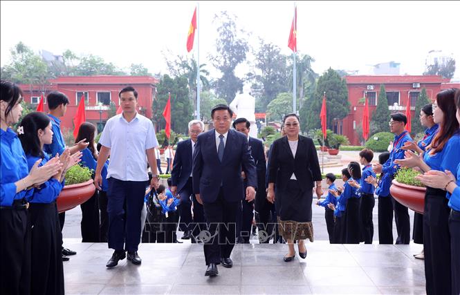 GS.TS Nguyễn Xuân Thắng và Đại sứ Cộng hòa Dân chủ Nhân dân Lào tại Việt Nam Khamphao Ernthavanh đến dự Đại hội. Ảnh: Văn Điệp – TTXVN