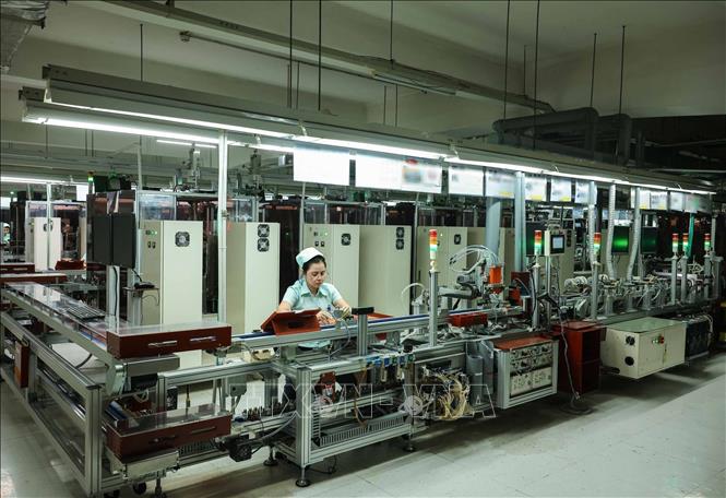 Production at the 100% Japanese-invested Foster Vietnam Electronics Co. Ltd. at the Vietnam-Singapore IP II (VSIP II). VNA Photo: Hoàng Hiếu