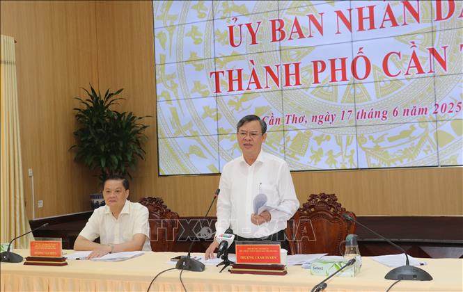 Ông Trương Cảnh Tuyên, Chủ tịch UBND TP. Cần Thơ phát biểu. Ảnh: Ngọc Thiện- TTXVN. 