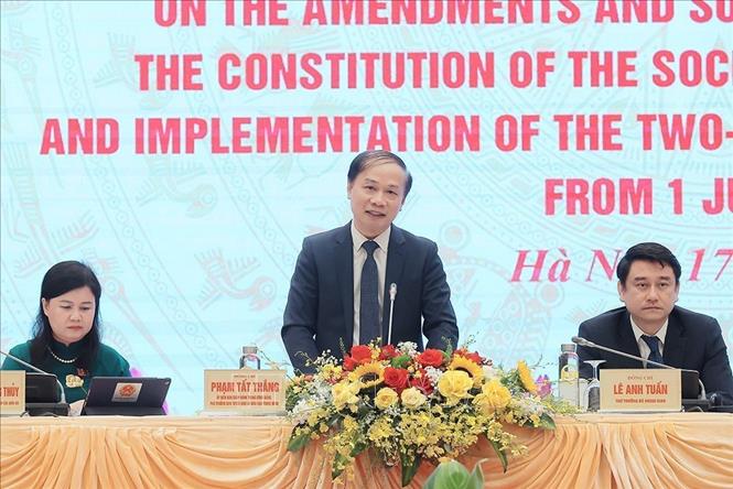 Đồng chí Phạm Tất Thắng, Ủy viên Trung ương Đảng, Phó Trưởng ban Tuyên giáo và Dân vận Trung ương điều hành buổi họp báo. Ảnh: An Đăng - TTXVN