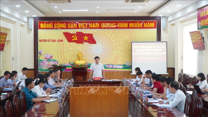 Tổ công tác của Ban Thường vụ Tỉnh ủy Đồng Tháp làm việc với Thường trực Huyện ủy Cao Lãnh (hiện hành), Ban Thường vụ Đảng ủy xã Mỹ Thọ (dự kiến). Ảnh: Nhựt An - TTXVN