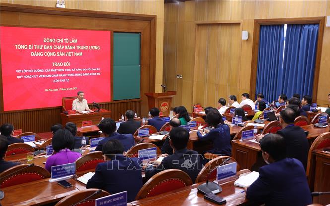 Tổng Bí thư Tô Lâm trao đổi với Lớp Bồi dưỡng cán bộ quy hoạch Ủy viên Trung ương Đảng khóa XIV (Lớp thứ tư). Ảnh: Văn Điệp - TTXVN
