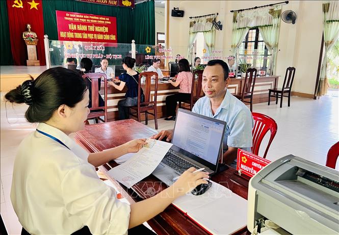 Trung tâm Phục vụ hành chính công của phường Đông Hà (Quảng Trị) trong ngày đầu tiên vận hành thử nghiệm. Ảnh: Nguyên Linh-TTXVN