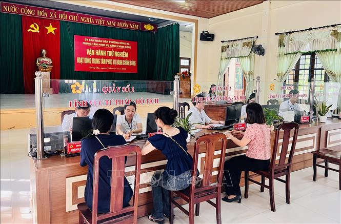 Trung tâm Phục vụ hành chính công của phường Đông Hà (Quảng Trị) ngày đầu tiên vận hành thử nghiệm. Ảnh: Nguyên Linh-TTXVN