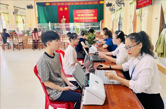 Trung tâm Phục vụ hành chính công của phường Đông Hà (Quảng Trị) ngày đầu tiên vận hành thử nghiệm. Ảnh: Nguyên Linh-TTXVN