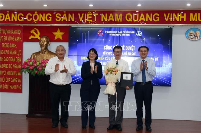 Trung tâm Vật liệu cấu trúc nano và phân tử (INOMAR) là tổ chức đầu tiên được tham gia Đề án CoE. Ảnh: Tiến Lực - TTXVN