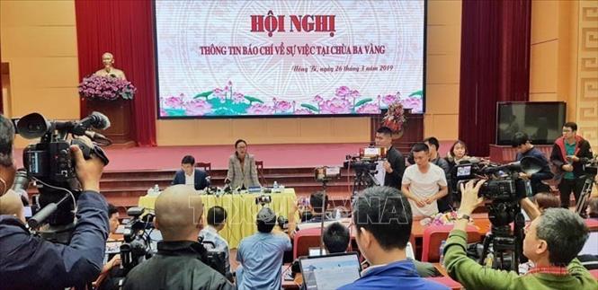 Các cơ quan báo chí tác nghiệp Hội nghị thông tin báo chí về sự việc tại chùa Ba Vàng (Quảng Ninh, 2019). Ảnh: TTXVN