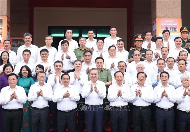 Tổng Bí thư Tô Lâm, Thủ tướng Phạm Minh Chính cùng đoàn công tác Trung ương và các đại biểu. Ảnh: Thống Nhất – TTXVN