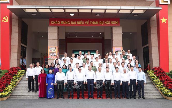 Tổng Bí thư Tô Lâm, Thủ tướng Phạm Minh Chính cùng đoàn công tác Trung ương và các đại  biểu. Ảnh: Thống Nhất – TTXVN