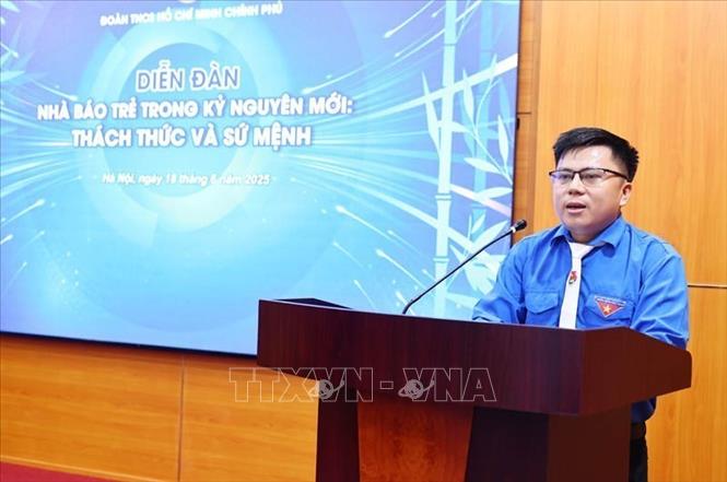 Nhà báo Võ Mạnh Hùng đơn vị Báo điện tử VietnamPlus, Thông tấn xã Việt Nam phát biểu tham luận. Ảnh: Minh Đức – TTXVN

