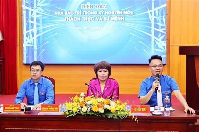 Đoàn chủ tọa điều hành diễn đàn. Ảnh: Minh Đức – TTXVN