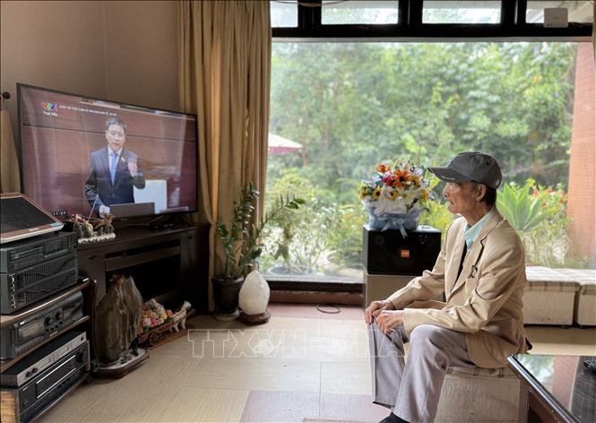 Phó Giáo sư, Tiến sỹ Lương Mộng Sinh (nguyên Phó Viện trưởng Viện Nghiên cứu hạt nhân, nguyên Chủ tịch Liên hiệp các Hội Khoa học Kỹ thuật tỉnh Lâm Đồng ) đánh giá, phiên thảo luận là một chuyên đề rất đặc biệt và cần thiết của kỳ họp lần này. Ảnh: Nguyễn Dũng – TTXVN 